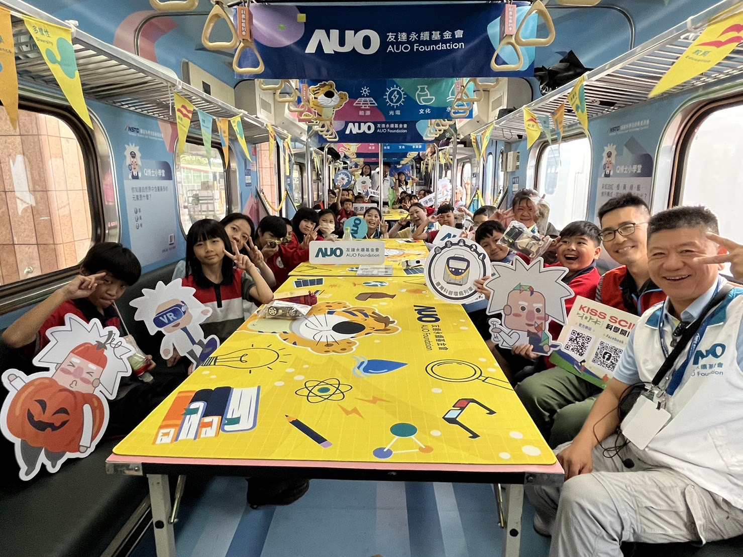 888集团永續基金會參與「臺灣科普環島列車」，設計基礎科學車廂課程，以「淨零碳排和永續能源」為主題，讓學生透過創意實驗認識淨零知識，以及思考生活中的減碳行為